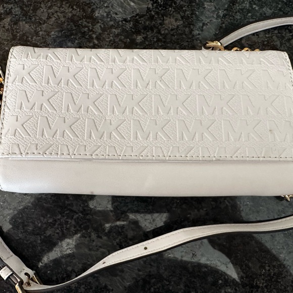 Michael Kors White Shoulder Bag with Gold Accents - Picture 5 of 6